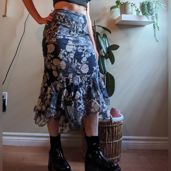 Y2K Midi Skirt - Picture 5 of 5